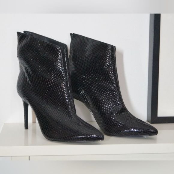 Aqua Shoes - AquaHendrix High-Heel Booties Black Snake Smash Embossed Patent Leather Size 9